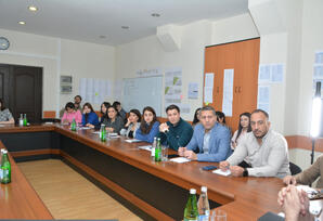 “Uğurlu kommunikasiya: səlis nitq və sərlövhə yaradıcılığı” mövzusunda təlim keçirilib - FOTOLAR 