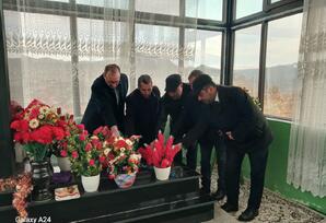 Şəhidin məzarı ziyarət olundu və ruhuna dualar oxundu