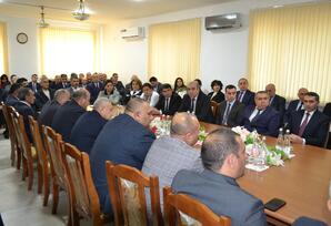 Şəmkirdə ərazi partiya təşkilat sədrlərinin iştirakı ilə müşavirə keçirilib FOTOLAR