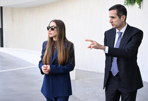 Gəncə Memorial Kompleksini və Milli Qəhrəmanın ailəsini ziyarət - FOTOLAR