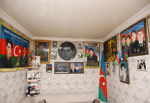 Gəncə Memorial Kompleksini və Milli Qəhrəmanın ailəsini ziyarət - FOTOLAR