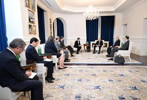 Prezidenе İlham Əliyev Elliot Brandt və digər rəhbər heyətlə görüşüb...