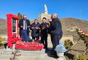 Gədəbəydə şəhidin məzarı ziyarət olunub - FOTOLAR