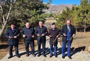 Gədəbəydə şəhidin məzarı ziyarət olunub - FOTOLAR