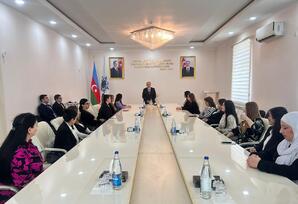 Kürdəmirdə dəyirmi masa keçirilib - FOTOLAR