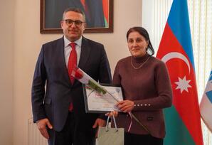 Bahar nəfəsli, çiçək qoxulu... - ŞƏRH