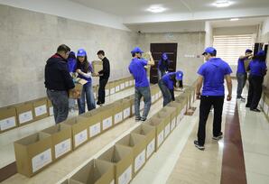 YAP Gəncə şəhər təşkilatı bayram sovqatı paylayıb FOTOLAR