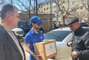 YAP Gəncə şəhər təşkilatı bayram sovqatı paylayıb FOTOLAR