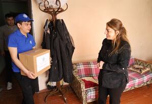 YAP Gəncə şəhər təşkilatı bayram sovqatı paylayıb FOTOLAR