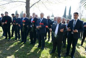 Şəhid Nicat İsgəndərovun məzarı ziyarət edilib - FOTOLAR