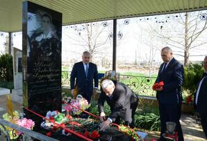 Şəhid Nicat İsgəndərovun məzarı ziyarət edilib - FOTOLAR