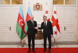 Prezident İlham Əliyevin Gürcüstanın Prezidenti Mixeil Kavelaşvili ilə təkbətək görüşü olub - YENİLƏNİR