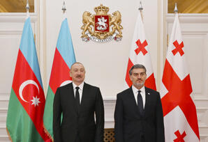 Prezident İlham Əliyevin Gürcüstanın Prezidenti Mixeil Kavelaşvili ilə təkbətək görüşü olub - YENİLƏNİR