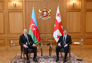 Prezident İlham Əliyevin Gürcüstanın Prezidenti Mixeil Kavelaşvili ilə təkbətək görüşü olub - YENİLƏNİR