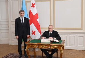 Prezident İlham Əliyevin Gürcüstanın Prezidenti Mixeil Kavelaşvili ilə təkbətək görüşü olub - YENİLƏNİR