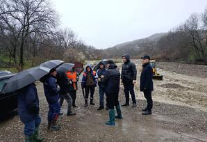 Qusar rayonunda yağışlı hava şəraitinin yaratdığı fəsadlar aradan qaldırılır - FOTOLAR