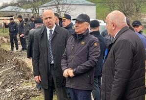 Güclü yağışın fəsadlarının aradan qaldırılması istiqamətində işlər davam etdirilir FOTOLAR
