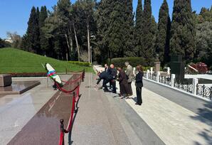 I Fəxri Xiyabana ziyarət təşkil edilib - FOTOLAR