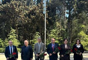 I Fəxri Xiyabana ziyarət təşkil edilib - FOTOLAR