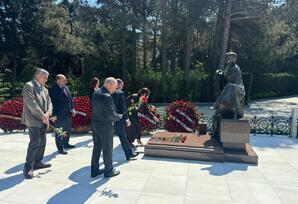 I Fəxri Xiyabana ziyarət təşkil edilib - FOTOLAR