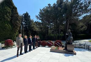 I Fəxri Xiyabana ziyarət təşkil edilib - FOTOLAR