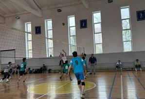 Yasamalda oğlanlar arasında voleybol yarışına start verilib - FOTOLAR