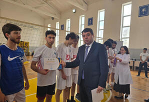 Yasamal rayonunda oğlanlar arasında voleybol turnirinə yekun vurulub - FOTOLAR