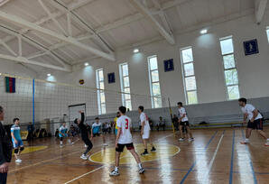 Yasamal rayonunda oğlanlar arasında voleybol turnirinə yekun vurulub - FOTOLAR