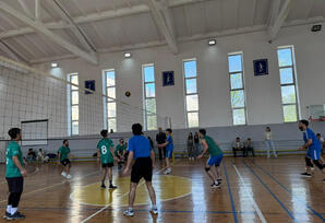 Yasamal rayonunda oğlanlar arasında voleybol turnirinə yekun vurulub - FOTOLAR