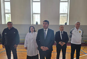 Yasamal rayonunda oğlanlar arasında voleybol turnirinə yekun vurulub - FOTOLAR