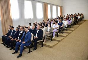 “Qaranlığa nur saçan işıq”