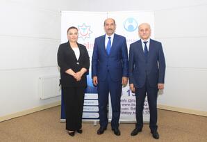 “Qaranlığa nur saçan işıq”