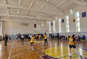 Yasamalda qızlar arasında voleybol  yarışına start verilib - FOTOLAR