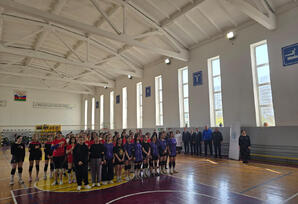 Yasamalda qızlar arasında voleybol  yarışına start verilib - FOTOLAR