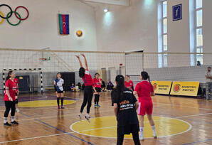 Yasamalda qızlar arasında voleybol turnirinə yekun vurulub - FOTOLAR
