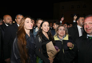 Leyla Əliyeva və Arzu Əliyeva Beynəlxalq Xalça Festivalını ziyarət ediblər - FOTOLAR