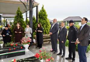 Samux şəhidi Rüstəmov Pərviz Tufan oğlunun məzarı ziyarət olunub - FOTO