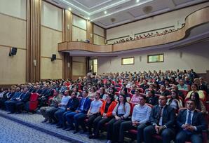 “Əbədiyyət zirvəsinə yüksələn ümummilli lider” - FOTOLAR