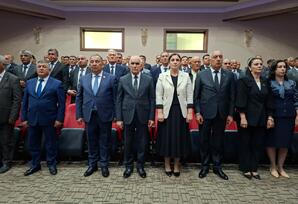 “Əbədiyyət zirvəsinə yüksələn ümummilli lider” - FOTOLAR