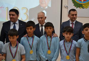 “Müstəqil Azərbaycan ümummilli lider Heydər Əliyevin ideyalarının işığında zirvədən-zirvəyə, qələbədən-qələbəyə doğru inamla irəliləyir”