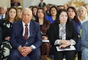 “ Dövlətçilik ənənələrinin möhkəmlənməsində Heydər Əliyevin rolu” - FOTOLAR