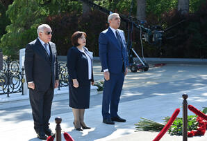 Dövlət və hökumət rəsmiləri Ulu Öndər Heydər Əliyevin məzarını ziyarət ediblər - FOTOLAR