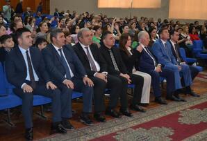 Şəmkirdə dövlət müstəqilliyimizin ildönümünə həsr olunmuş tədbir keçirilib
