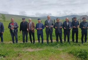 Şəhidin məzarı ziyarət edilərək xatirəsi ehtiramla anıldı - FOTO