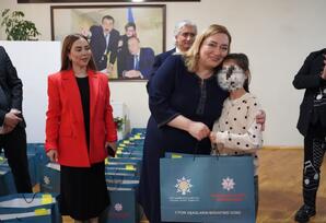 1 İyun- Uşaqların Beynəlxalq Müdafiəsi Günü ilə əlaqədar olaraq Bakı şəhəri 2 saylı Uşaq evi sosial xidmət müəssisəsi ziyarət olunub - FOTOLAR