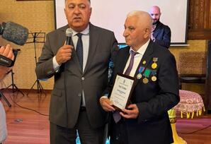 YAP Xəzər rayon təşkilatında Ənvər Mustafayevin 85 illik yubileyi qeyd edilib