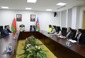 Yeni Azərbaycan Partiyası ilə “Belaya Rus” Partiyası arasında Qarşılıqlı Anlaşma və Əməkdaşlıq Memorandumu imzalanıb - FOTOLAR