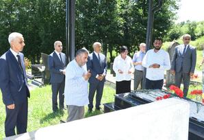 Səyyar qəbul keçirilib, şəhidlərin məzarı ziyarət edilib