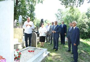 Səyyar qəbul keçirilib, şəhidlərin məzarı ziyarət edilib