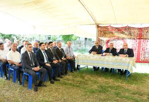Səyyar qəbul keçirilib, şəhidlərin məzarı ziyarət edilib